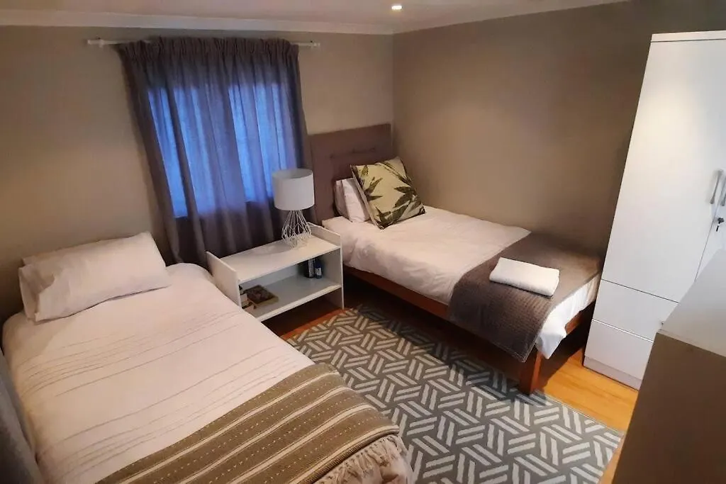 Home On Uitvlugt - Peaceful Leafy Garden Flat With Sunny Lounge Cape Town Güney Afrika