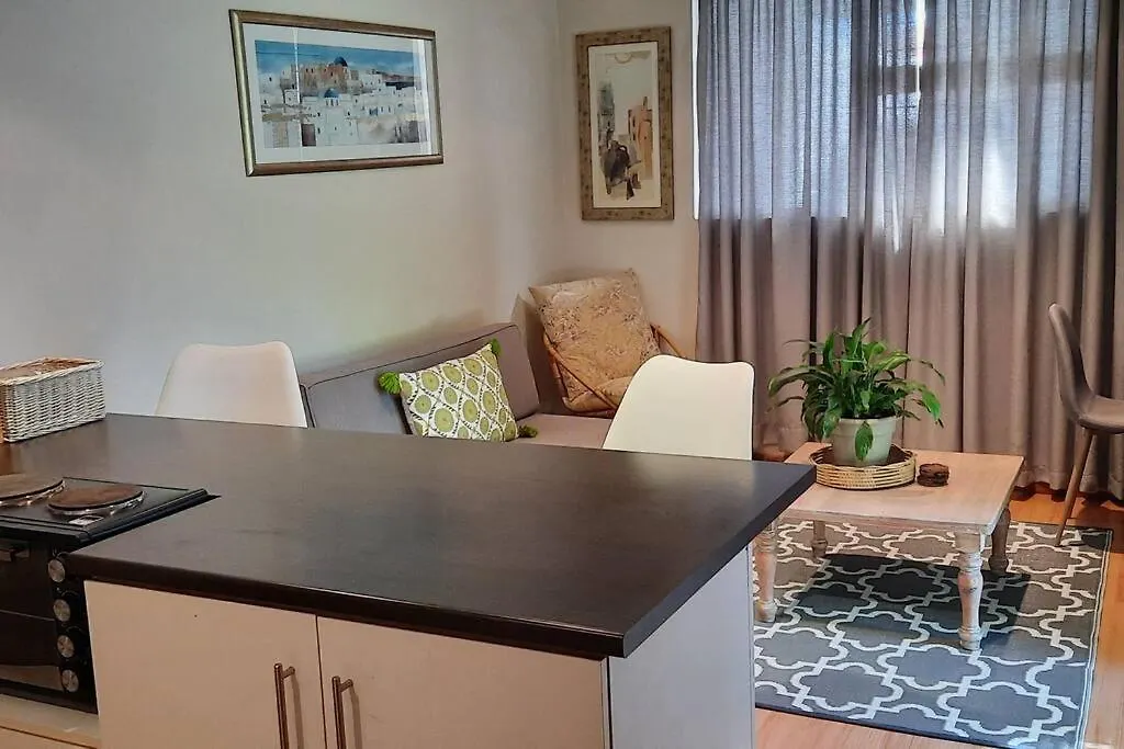 Home On Uitvlugt - Peaceful Leafy Garden Flat With Sunny Lounge Cape Town