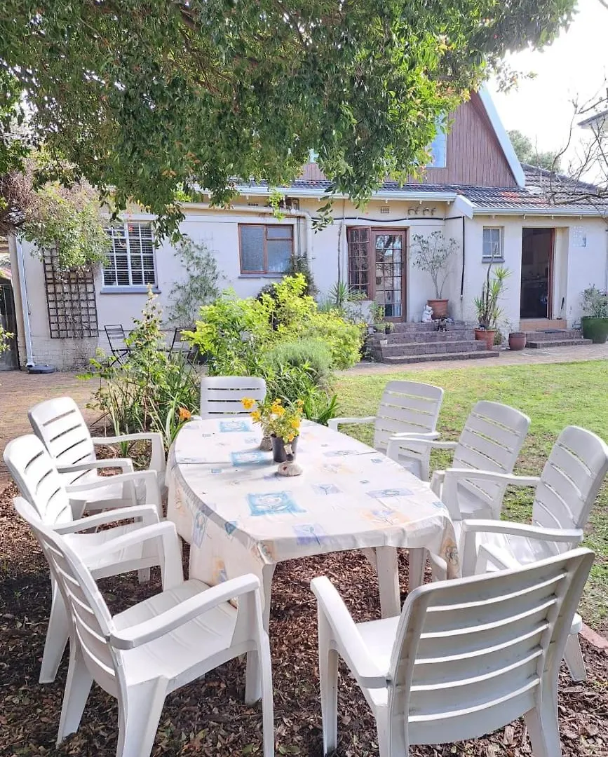 Home On Uitvlugt - Peaceful Leafy Garden Flat With Sunny Lounge Cape Town