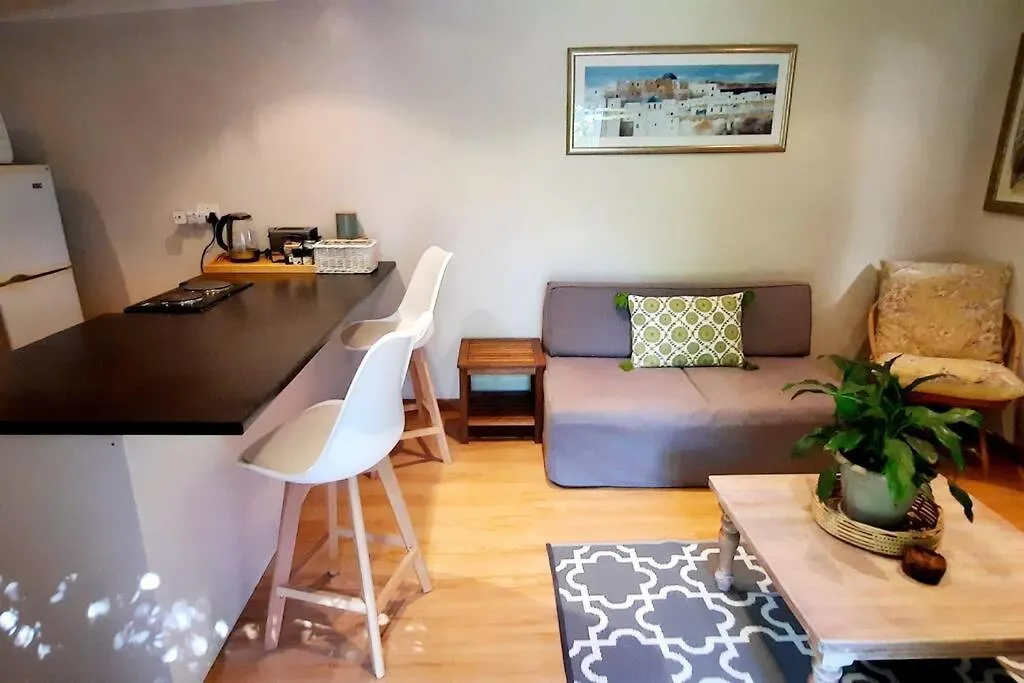 Apartment Home On Uitvlugt - Peaceful Leafy Garden Flat With Sunny Lounge Cape Town