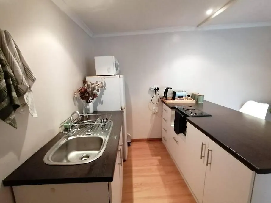 Apartment Home On Uitvlugt - Peaceful Leafy Garden Flat With Sunny Lounge Cape Town