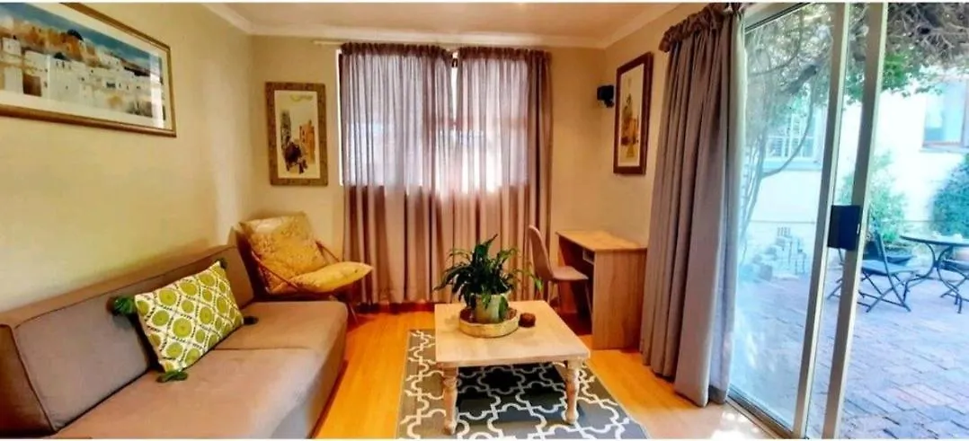 Home On Uitvlugt - Peaceful Leafy Garden Flat With Sunny Lounge Cape Town 0*,